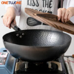 Iron Wok Traditional High Quality Carbon Steel Wok Non-stick Woks Pan with Wood lid Kitchen Cookware for All Stoves