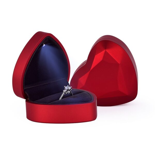 Creative Ring Box Heart Shape LED Light Jewelry Box Proposal Confession Ring Box LED Light Earring Pendant Storage