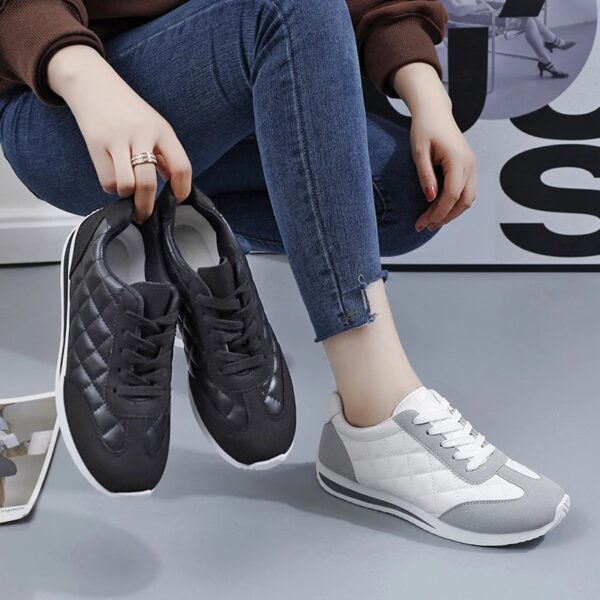 Women Casual Walking Shoes Summer Flat Lace Up Leather High Quality Sneakers Fashion Wild Flat-bottomed Loafers Women Sneakers