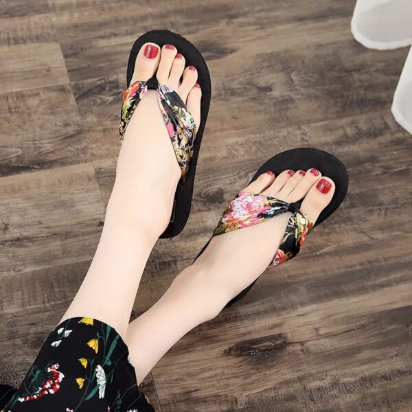 Fashion Women Flip Flops Summer Beach Platform Slippers Casual Outside Wedges Sandals Summer Women Shoes Leisure Slippers