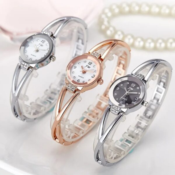 Trendy Women Bracelet Watch Mujer Relojes Small Dial Quartz Leisure Popular Wristwatch Hour Female Elegant Watches