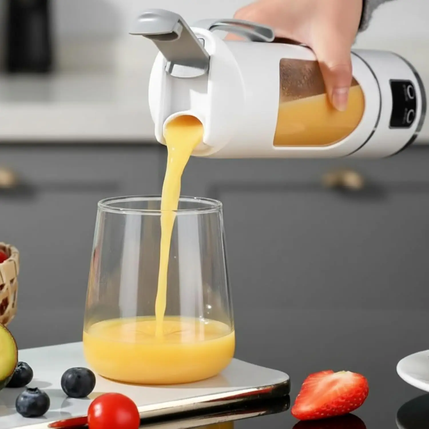 Portable juicer, handheld blender, USB charging juice maker, suitable for making smoothies, milkshakes, and fruit juices